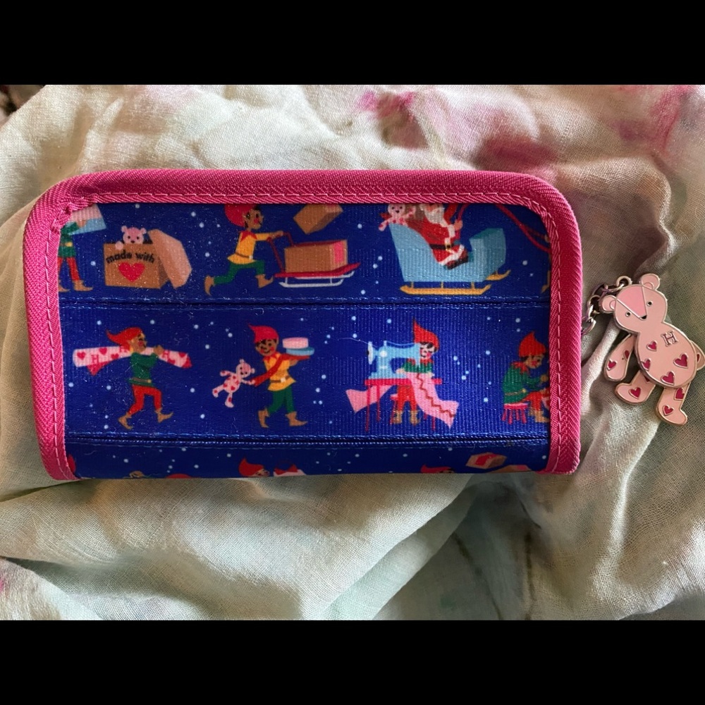 Harvey’s Christmas wallet, in very good condition.